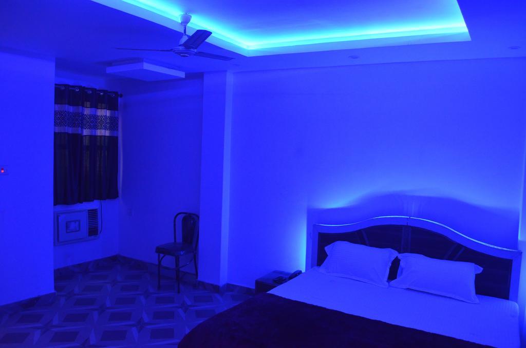 Oyo 14664 Assi River Guest House Varanasi Phòng bức ảnh