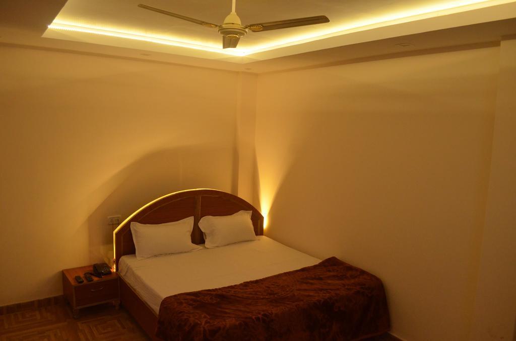 Oyo 14664 Assi River Guest House Varanasi Phòng bức ảnh