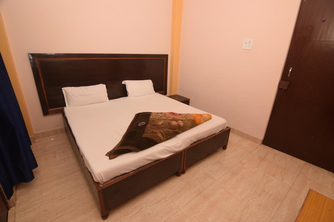 Oyo 14664 Assi River Guest House Varanasi Ngoại thất bức ảnh